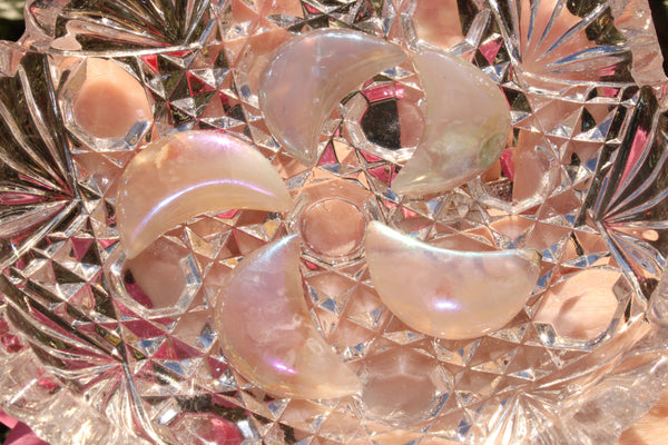 Rose Quartz Aura Crescent Moon Carving|3 CM Crystal Moon|Crystal Moon Carving|Crescent Moon| Rose Quartz Crescent Moon Carving|Crystal Moons
