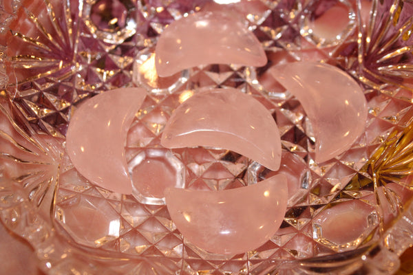 Rose Quartz Crescent Moon Carving|3 CM Crystal Moon|Crystal Moon Carving|Crescent Moon|Rose Quartz Crescent Moon Carving|Crystal Moons