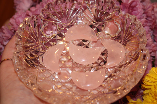 Rose Quartz Crescent Moon Carving|3 CM Crystal Moon|Crystal Moon Carving|Crescent Moon|Rose Quartz Crescent Moon Carving|Crystal Moons