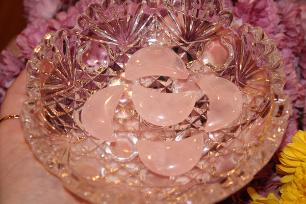 Rose Quartz Crescent Moon Carving|3 CM Crystal Moon|Crystal Moon Carving|Crescent Moon|Rose Quartz Crescent Moon Carving|Crystal Moons