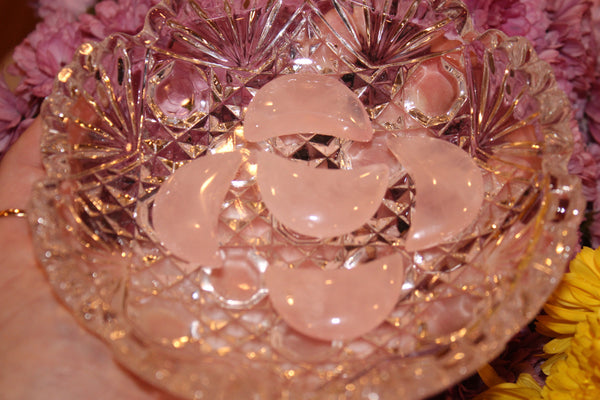 Rose Quartz Crescent Moon Carving|3 CM Crystal Moon|Crystal Moon Carving|Crescent Moon|Rose Quartz Crescent Moon Carving|Crystal Moons