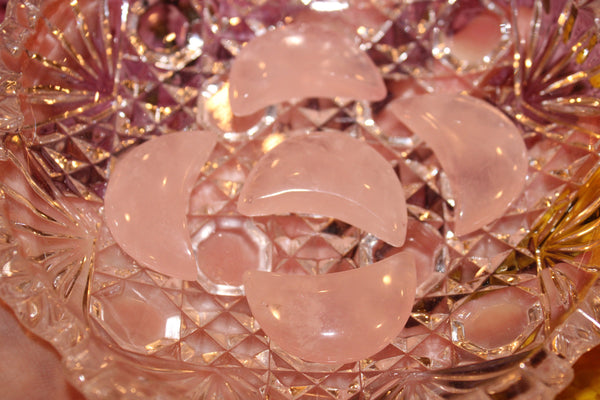 Rose Quartz Crescent Moon Carving|3 CM Crystal Moon|Crystal Moon Carving|Crescent Moon|Rose Quartz Crescent Moon Carving|Crystal Moons