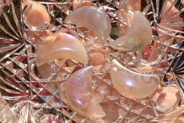 Rose Quartz Aura Crescent Moon Carving|3 CM Crystal Moon|Crystal Moon Carving|Crescent Moon| Rose Quartz Crescent Moon Carving|Crystal Moons