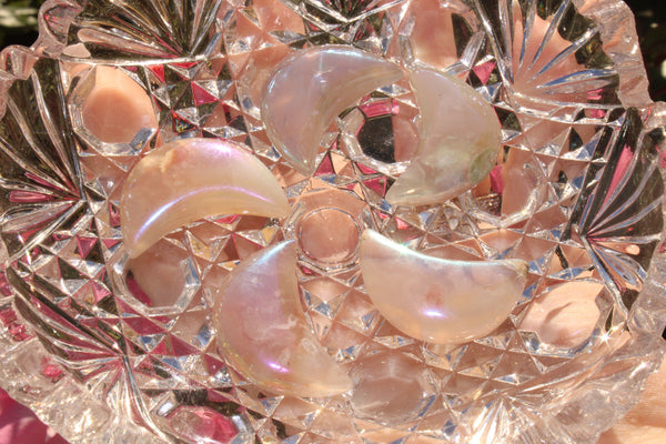 Rose Quartz Aura Crescent Moon Carving|3 CM Crystal Moon|Crystal Moon Carving|Crescent Moon| Rose Quartz Crescent Moon Carving|Crystal Moons