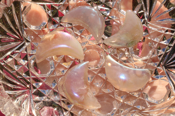 Rose Quartz Aura Crescent Moon Carving|3 CM Crystal Moon|Crystal Moon Carving|Crescent Moon| Rose Quartz Crescent Moon Carving|Crystal Moons