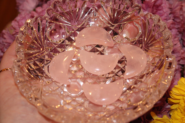 Rose Quartz Crescent Moon Carving|3 CM Crystal Moon|Crystal Moon Carving|Crescent Moon|Rose Quartz Crescent Moon Carving|Crystal Moons