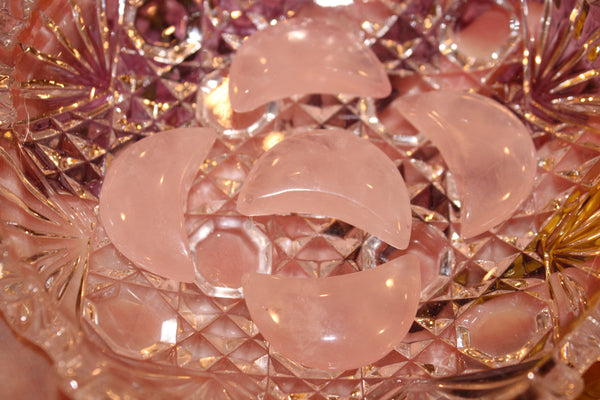 Rose Quartz Crescent Moon Carving|3 CM Crystal Moon|Crystal Moon Carving|Crescent Moon|Rose Quartz Crescent Moon Carving|Crystal Moons