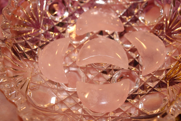Rose Quartz Crescent Moon Carving|3 CM Crystal Moon|Crystal Moon Carving|Crescent Moon|Rose Quartz Crescent Moon Carving|Crystal Moons