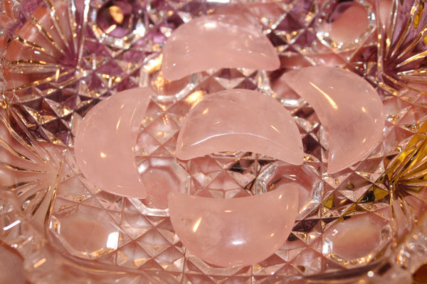 Rose Quartz Crescent Moon Carving|3 CM Crystal Moon|Crystal Moon Carving|Crescent Moon|Rose Quartz Crescent Moon Carving|Crystal Moons